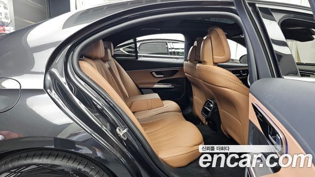 Mercedes-Benz E-Class 2025 — Фото 12/20