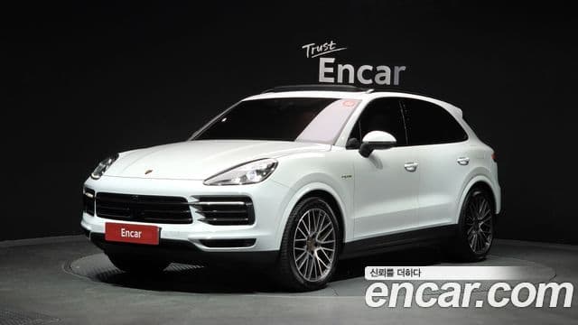 Porsche Cayenne 2022 — Photo 18/20