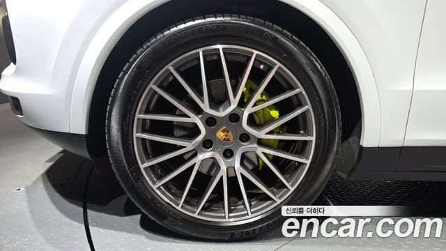 Porsche Cayenne 2022 — Photo 1/20
