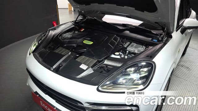 Porsche Cayenne 2022 — Photo 6/20