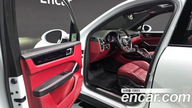 Porsche Cayenne 2022 — Photo 11/20