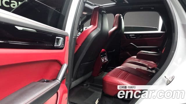 Porsche Cayenne 2022 — Photo 5/20