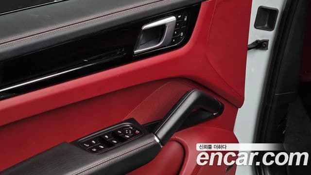 Porsche Cayenne 2022 — Photo 8/20