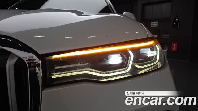 BMW X7 2020 — Photo 32/37