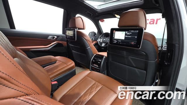 BMW X7 2020 — Photo 8/37