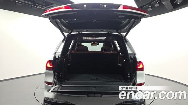BMW X7 2020 — Photo 16/37