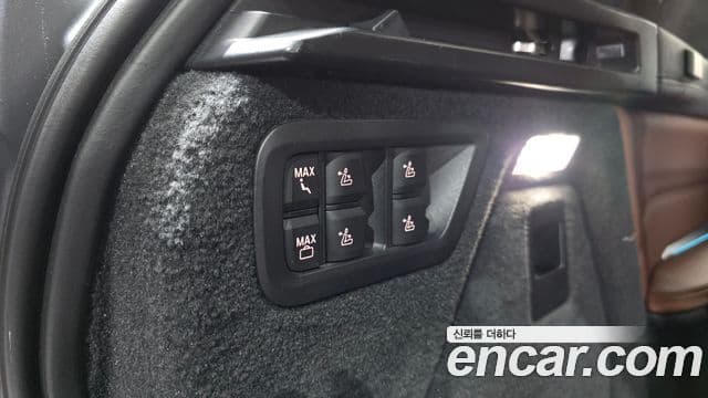 BMW X7 2020 — Photo 28/37