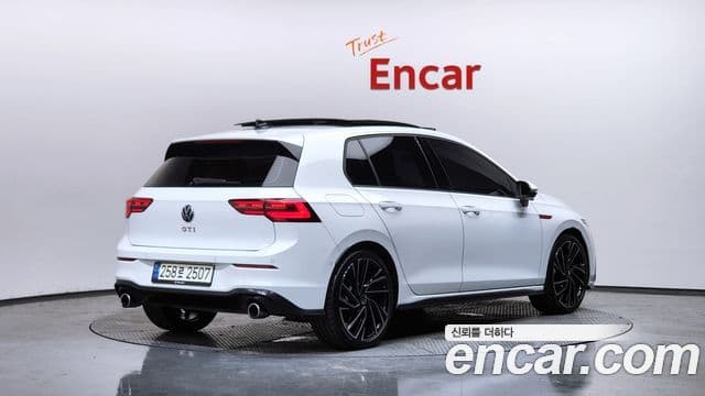 Volkswagen Golf 2024 — ფოტო 11/20