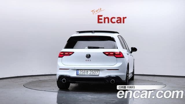 Volkswagen Golf 2024 — ფოტო 7/20