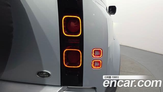 Land Rover Defender 2021 — Photo 3/32