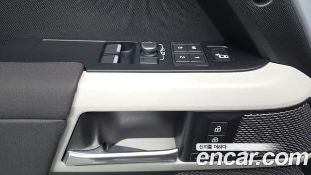 Land Rover Defender 2021 — Photo 26/32