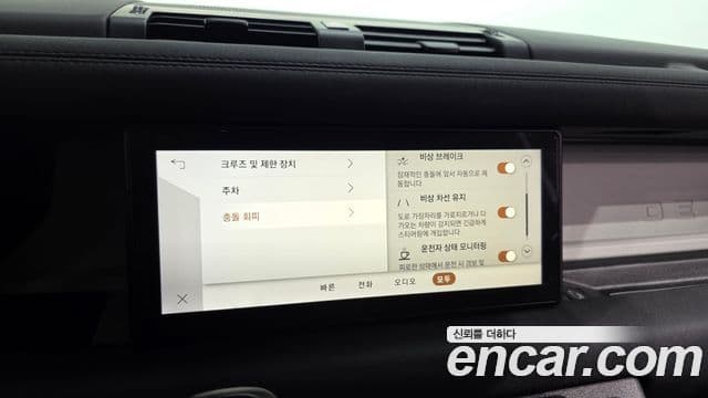 Land Rover Defender 2021 — Photo 28/32