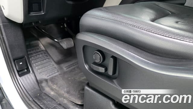 Land Rover Defender 2021 — Photo 6/32