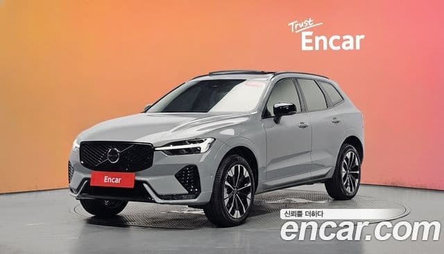 Volvo XC60 2026 — Фото 1/20