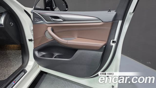 BMW X4 2022 — ფოტო 19/32