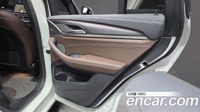 BMW X4 2022 — ფოტო 14/32