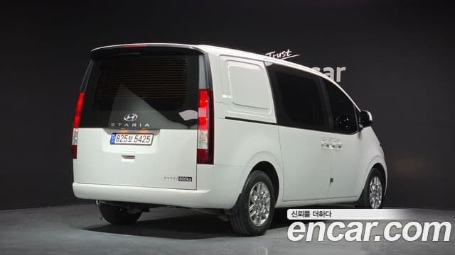 Hyundai Staria 2023 — ფოტო 2/20