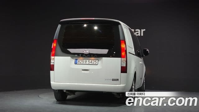 Hyundai Staria 2023 — ფოტო 4/20