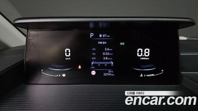 Hyundai Staria 2023 — ფოტო 8/20