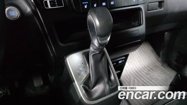 Hyundai Staria 2023 — ფოტო 9/20