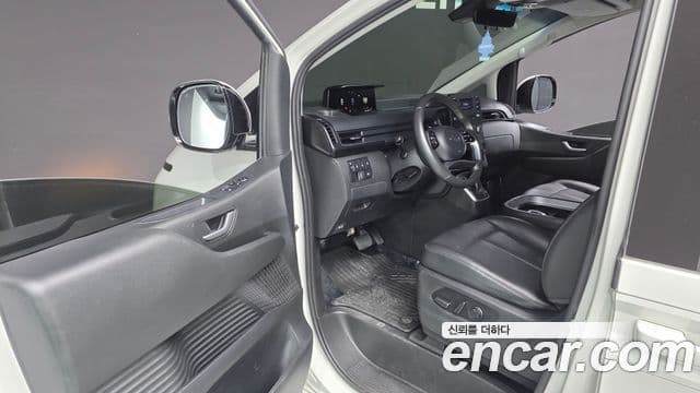 Hyundai Staria 2023 — ფოტო 10/20
