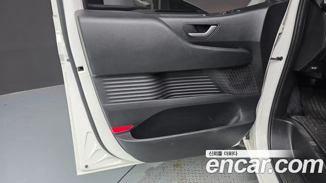 Hyundai Staria 2023 — Photo 21/32