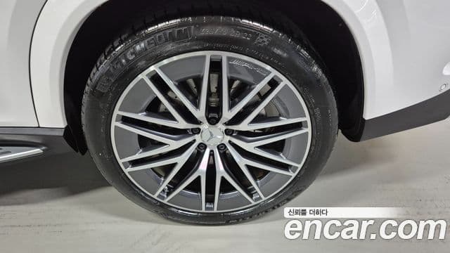Mercedes-Benz GLE-Class 2025 — Photo 17/20