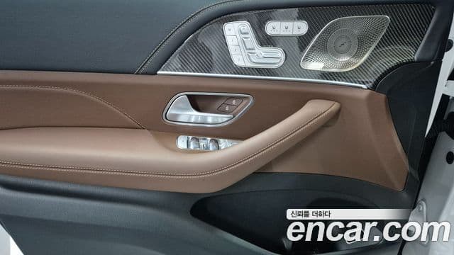 Mercedes-Benz GLE-Class 2025 — Photo 12/20
