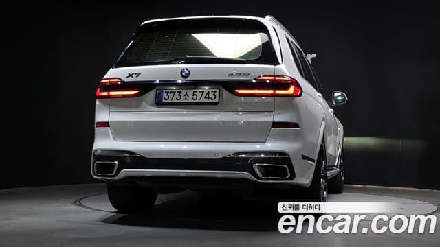 BMW X7 2023 — ფოტო 4/20