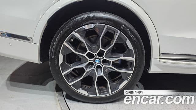 BMW X7 2023 — ფოტო 5/20