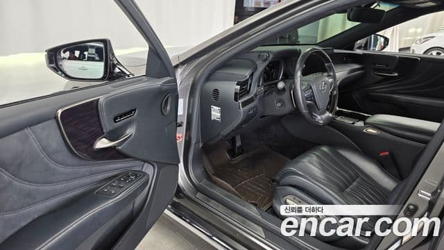 Lexus LS500 2021 — Şəkil 9/20