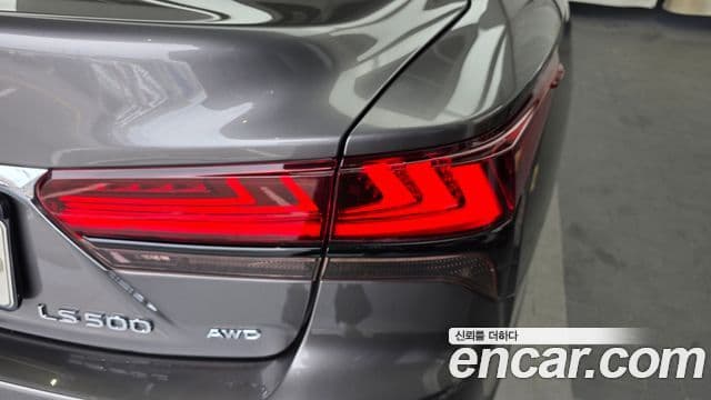 Lexus LS500 2021 — Photo 15/36