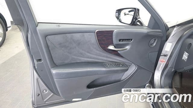 Lexus LS500 2021 — Photo 10/36