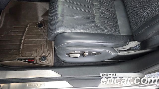 Lexus LS500 2021 — Photo 29/36