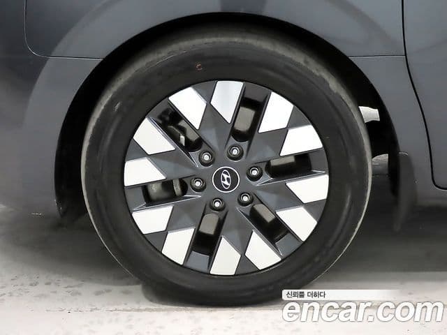 Hyundai Staria 2021 — Фото 4/20