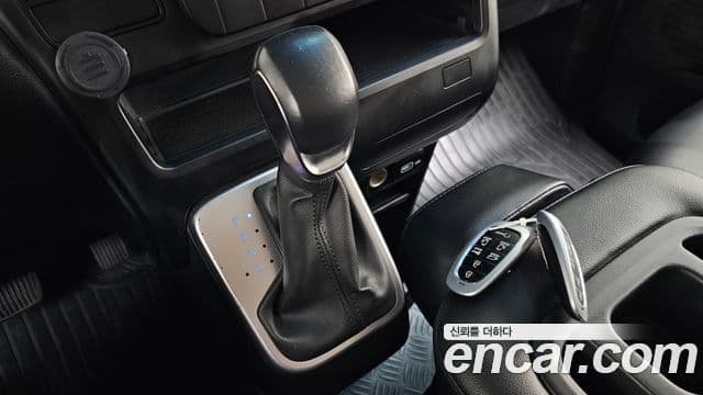 Hyundai Staria 2022 — ფოტო 9/20