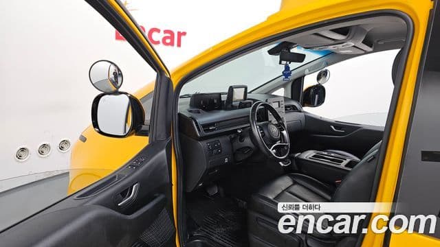 Hyundai Staria 2022 — ფოტო 10/20