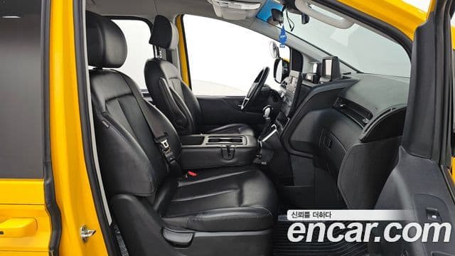 Hyundai Staria 2022 — ფოტო 11/20