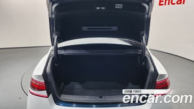 Genesis G90 2022 — ფოტო 19/20