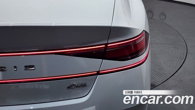 Genesis G90 2022 — Photo 28/41