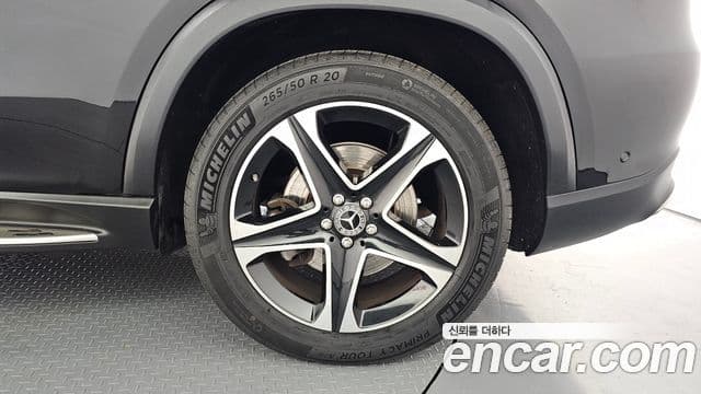 Mercedes-Benz GLE-Class 2021 — Photo 8/34