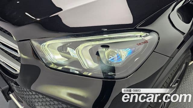 Mercedes-Benz GLE-Class 2021 — Photo 20/34