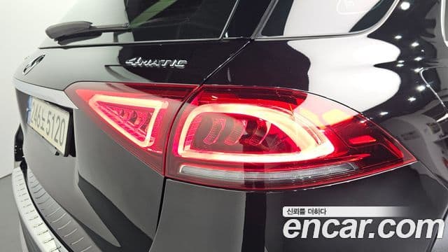 Mercedes-Benz GLE-Class 2021 — Photo 10/34