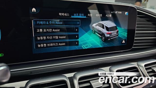 Mercedes-Benz GLE-Class 2021 — Photo 13/34