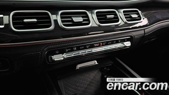 Mercedes-Benz GLE-Class 2021 — Photo 16/34
