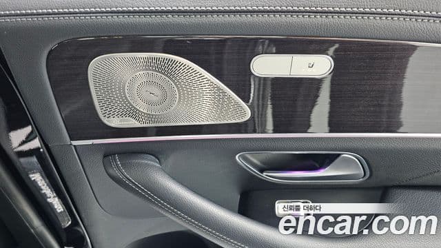 Mercedes-Benz GLE-Class 2021 — Photo 29/34