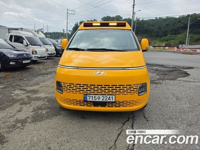 Hyundai Staria 2022 — Фото 1/12