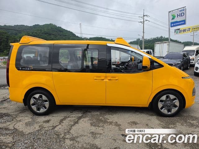 Hyundai Staria 2022 — Фото 2/12