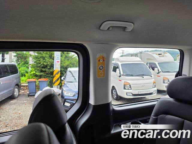 Hyundai Staria 2022 — Фото 7/12