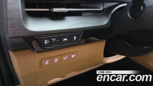 Kia Carnival 2023 — ფოტო 14/20